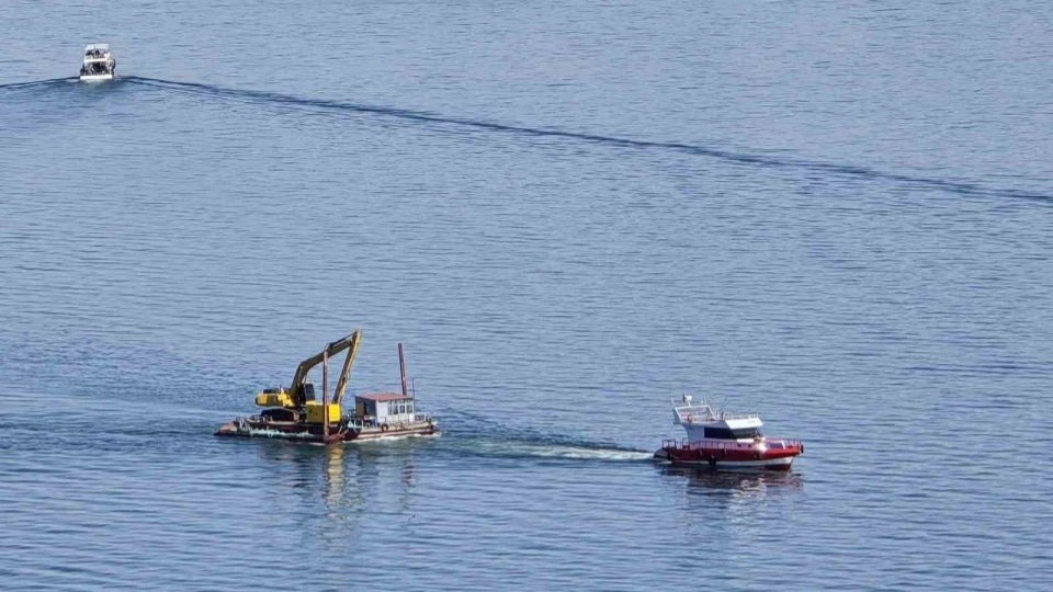 Van Gölü’nde sular çekildi, Akdamar’daki iskele yenileniyor