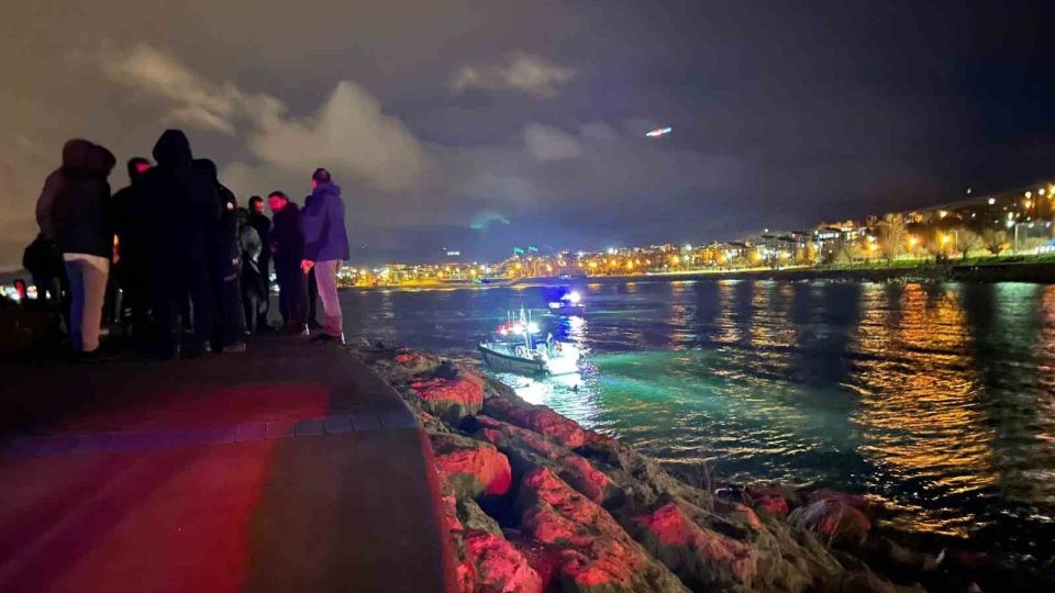 Van Gölü’ne düşen şahıstan haber alınamıyor