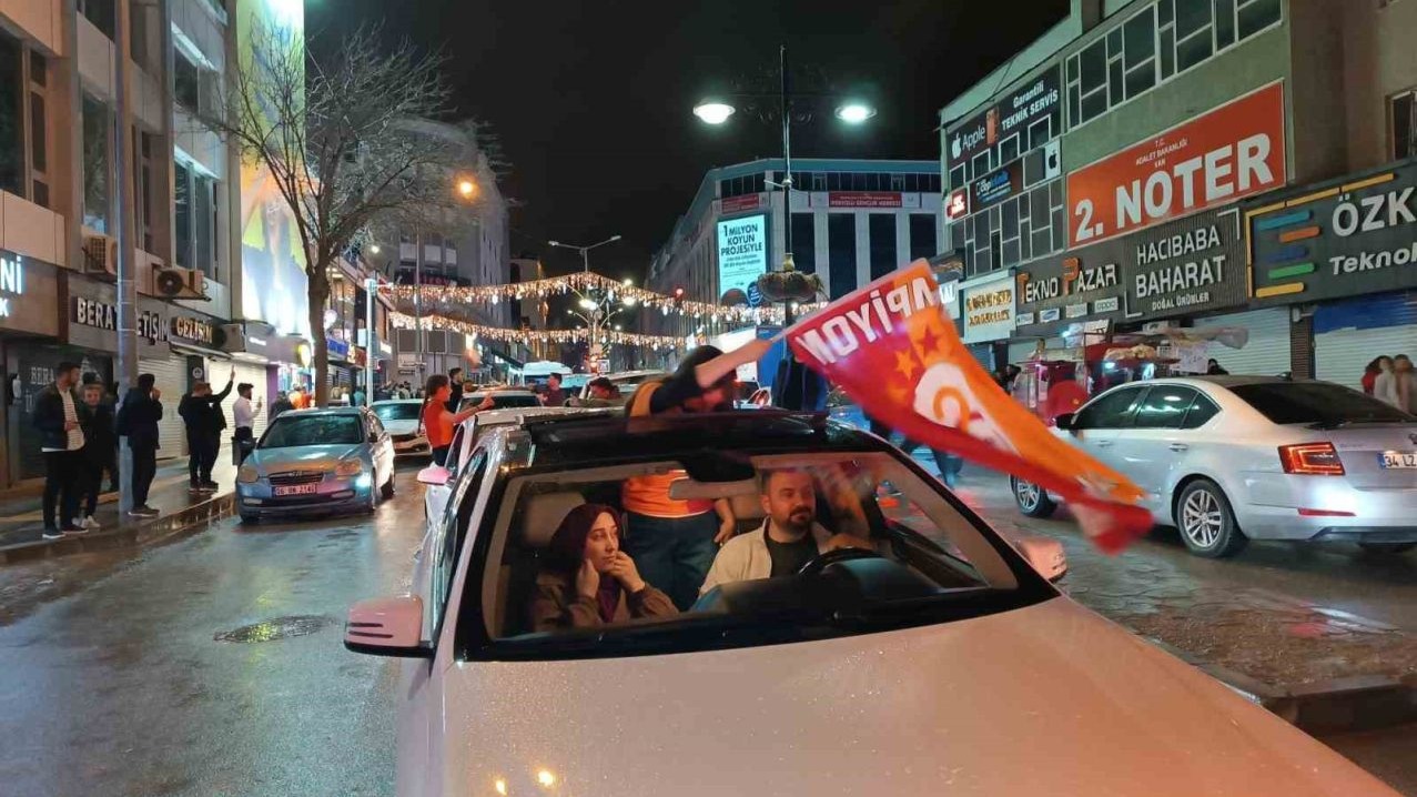 Van’da Galatasaray-Fenerbahçe derbi coşkusu