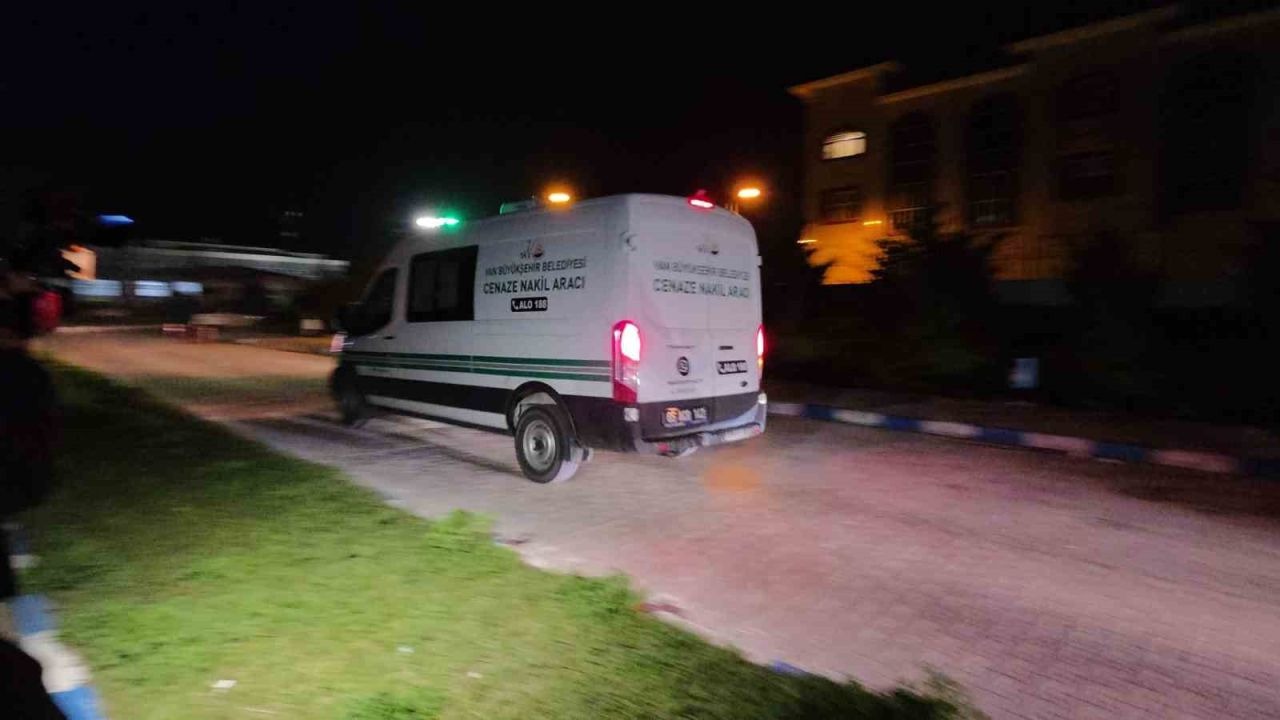 Van'da köpeklerin saldırısında ölen çocuğun cenazesi Adli Tıp Kurumuna sevk edildi