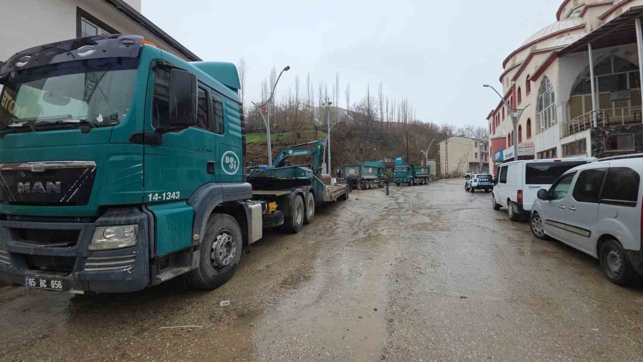 Van'ın Bahçesaray ilçesinde su taşkını tehlikesi