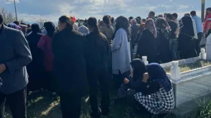 Arkadaşının elindeki silahın patlaması sonucu ölen çocuk toprağa verildi