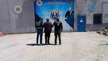 27 yıl hapis cezasıyla aranan cezaevi firarisi Kars’ta yakalandı