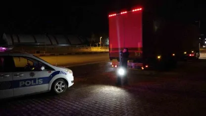 Yol kenarında yaralı bulunan şahıs, hastanede hayatını kaybetti