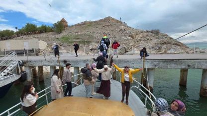 Van Gölü’nün incisi, Akdamar Adası’nda Trabzon rüzgârı esti