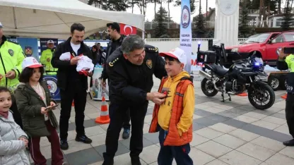 Trafik bilinci için tek yürek: Erzurum Emniyeti Havuzbaşı’ndaydı