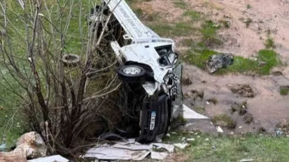 Direksiyon hakimiyetini kaybeden sürücü kazaya yol açtı; 4 yaralı