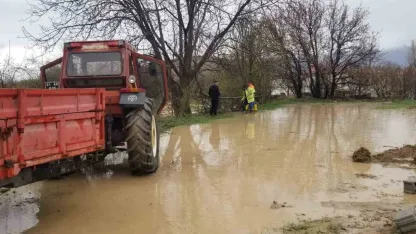 Erzincan'da sağanak yağış sel su baskınlarına neden oldu