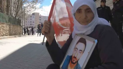 Van'da evlat nöbeti devam ediyor