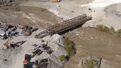 Hakkari-Van karayolunda TSK’nın yaptığı köprüden test geçişler yapıldı