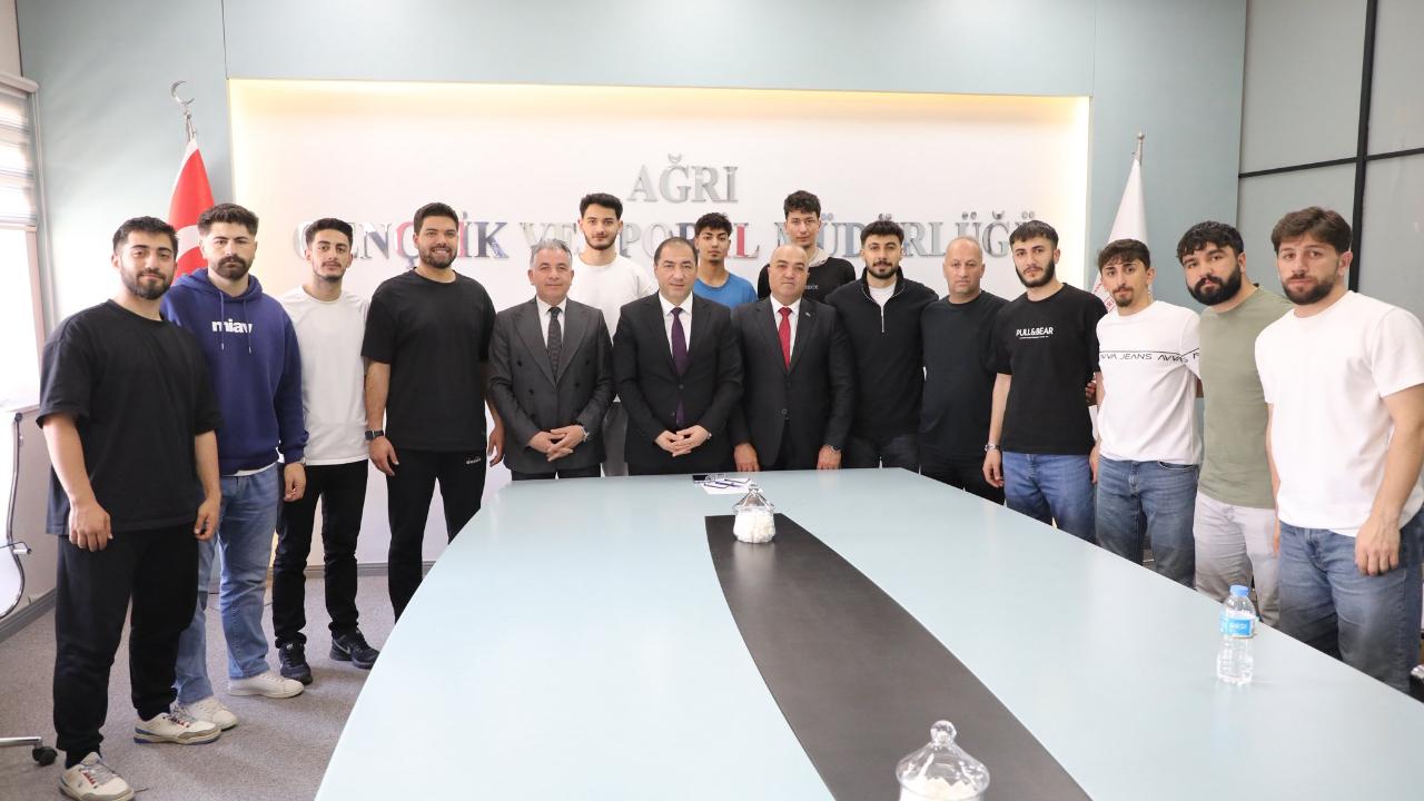 Ağrı voleybol takımından büyük başarı