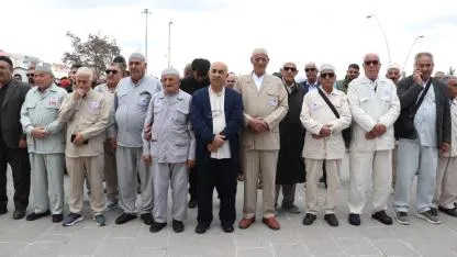 Ağrı’da hacı adayları kutsal yolculuğa dualarla uğurlandı