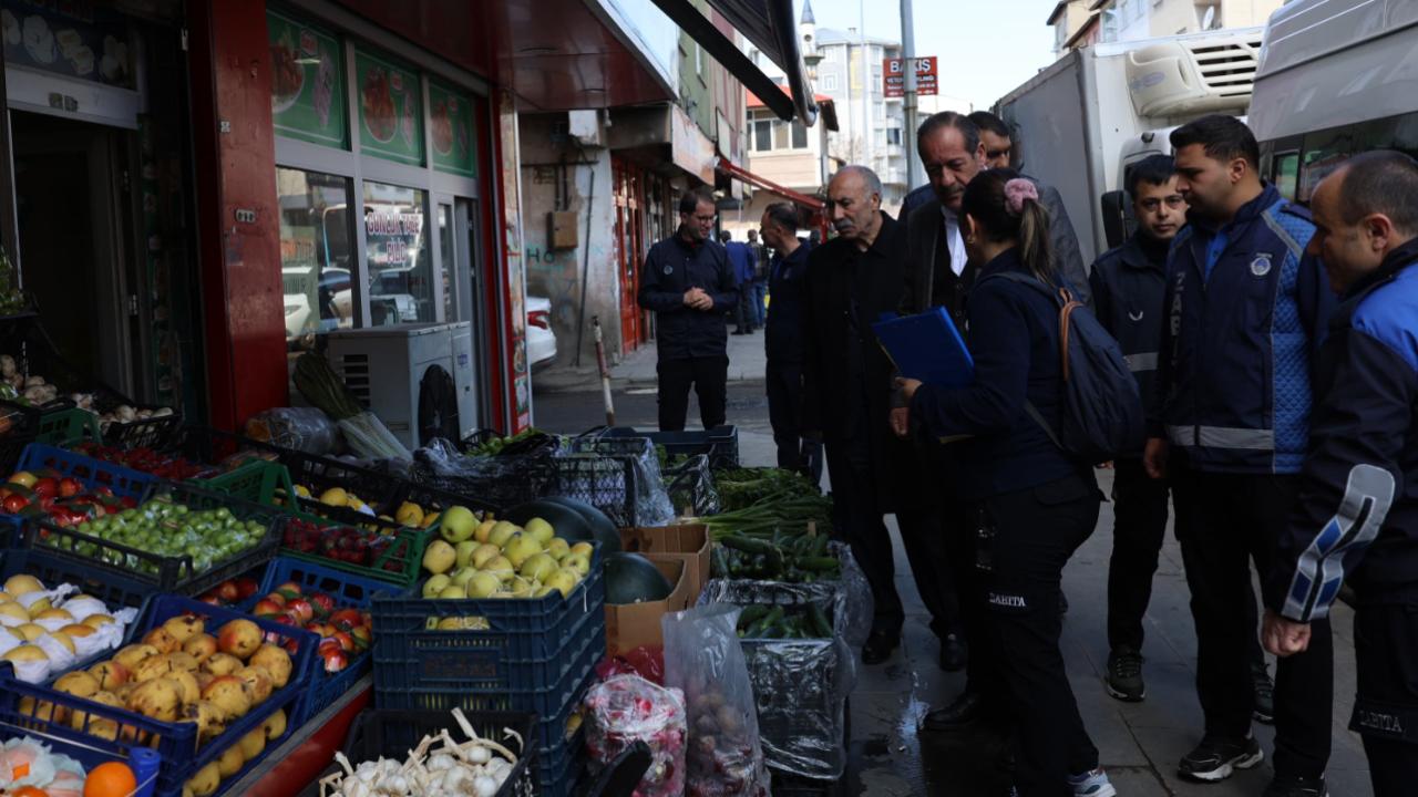 Ağrı’da kaldırımlar yayalara geri kazandırılıyor
