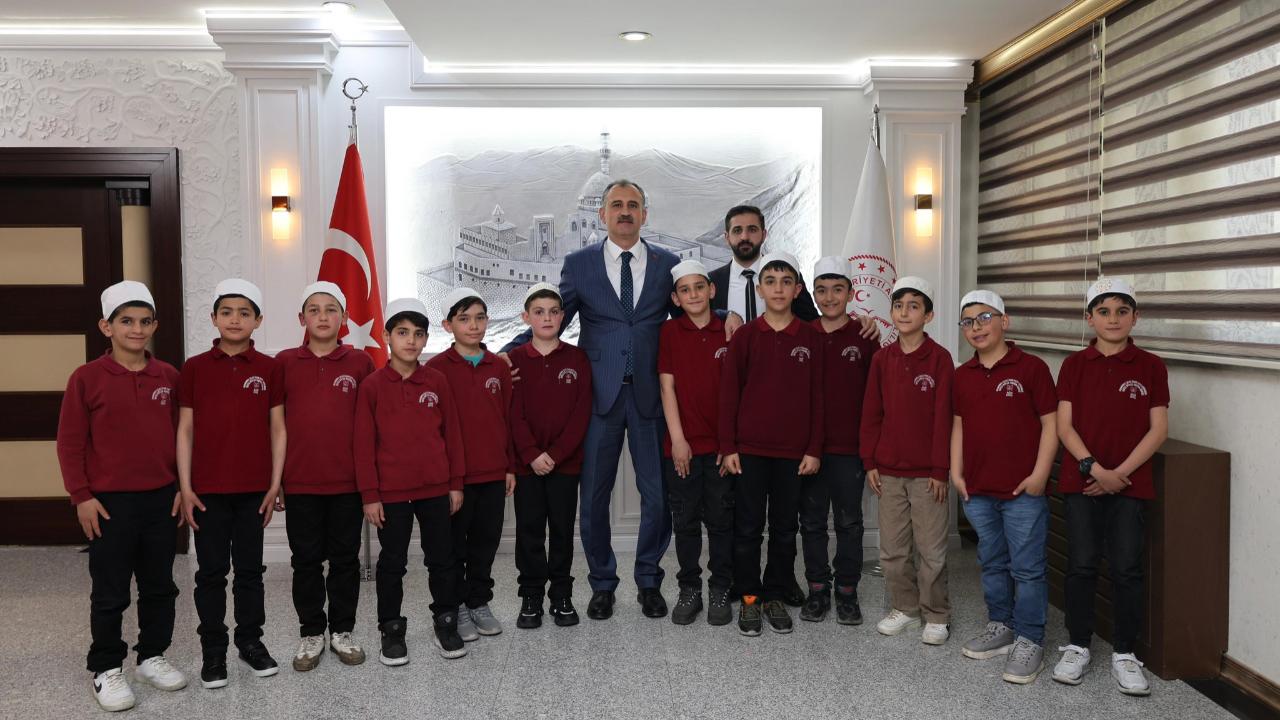 Ağrı’da öğrencilerin dürüm isteği karşılıksız kalmadı