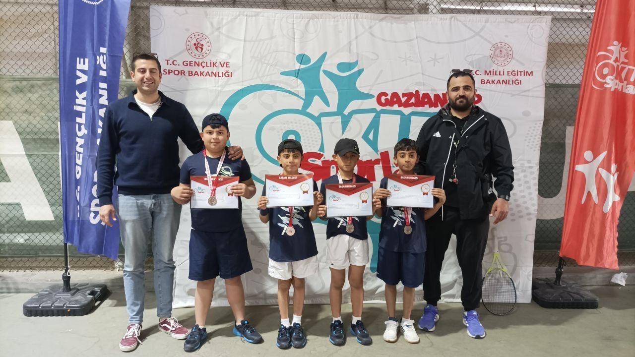 Ağrı’dan Teniste Çifte Şampiyonluk