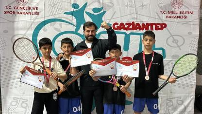 Ağrı’dan Teniste Çifte Şampiyonluk