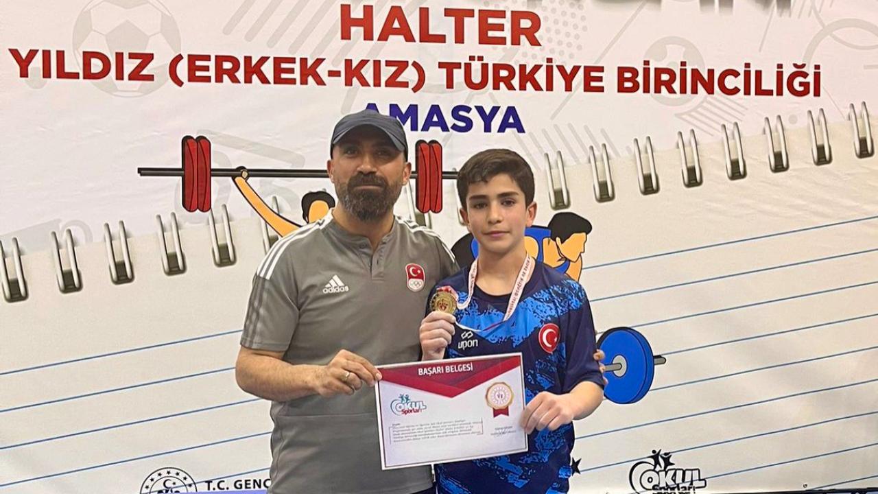 AĞRILI SPORCU OSMAN OĞUR TÜRKİYE ŞAMPİYONU OLDU