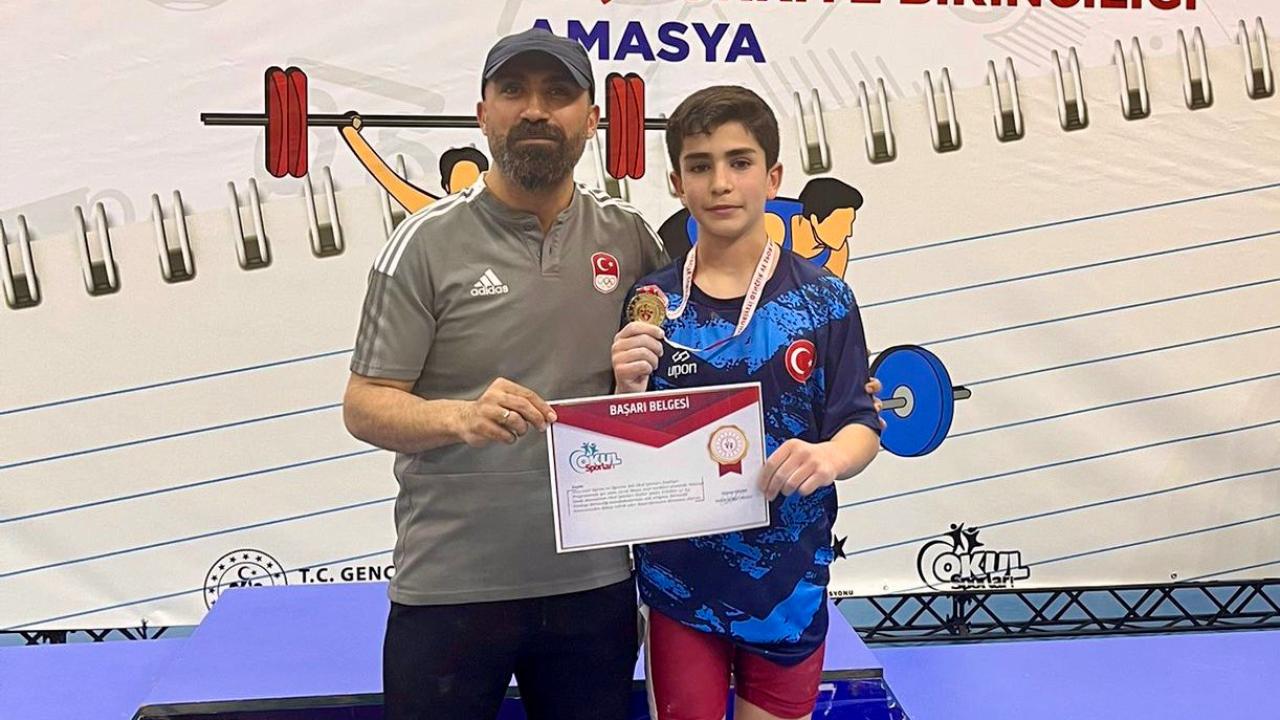 AĞRILI SPORCU OSMAN OĞUR TÜRKİYE ŞAMPİYONU OLDU