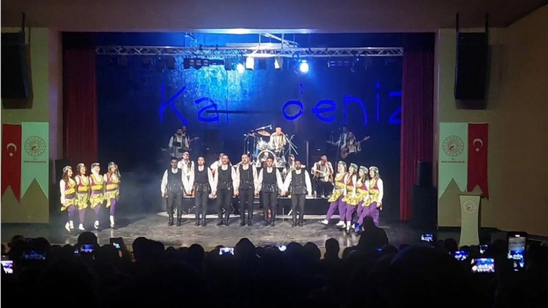 Erciş’te "7 Bölge Anadolu Konseri ve Halk Oyunları" gecesi