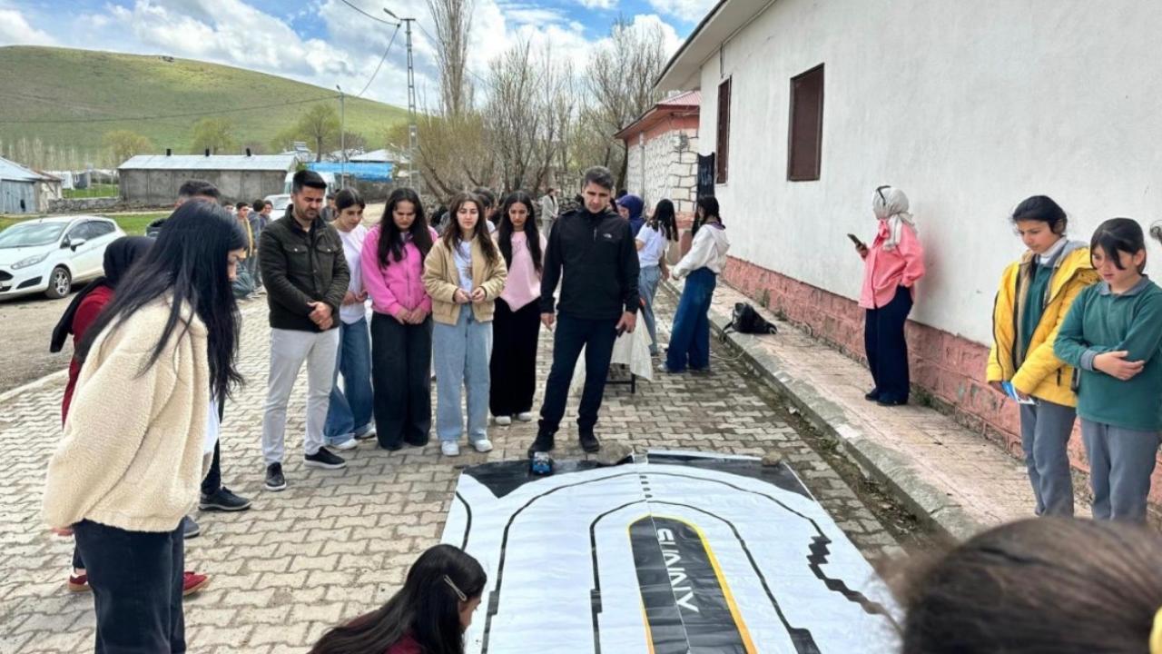 Hamur’da öğrenciler robotik sistemlerle buluştu