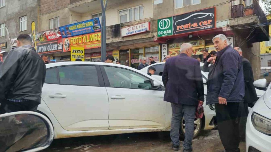 Muş’ta trafik kazası, araçlarda maddi hasar oluştu