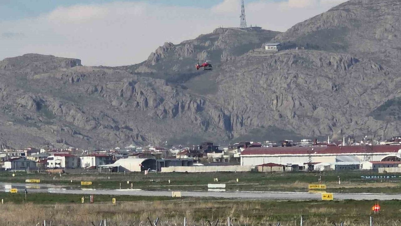 Yüksekova’dan Diyarbakır’a helikopterle hasta sevki