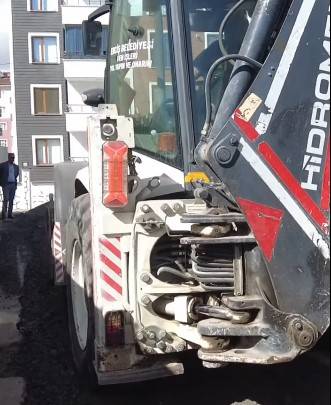 Erciş Belediyesi Yol Bakım Çalışmalarına Hız Kesmeden Devam Ediyor