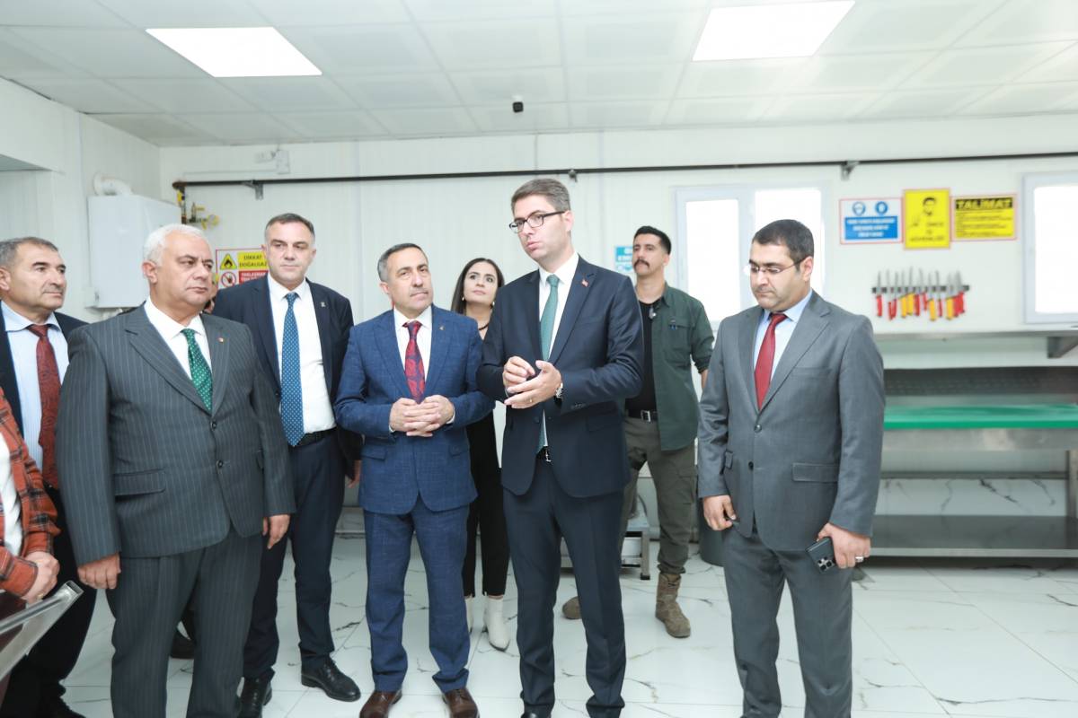 Kaymakam Karaloğlu ve Van İl Başkanı Arvas'tan Aşevi Ziyareti
