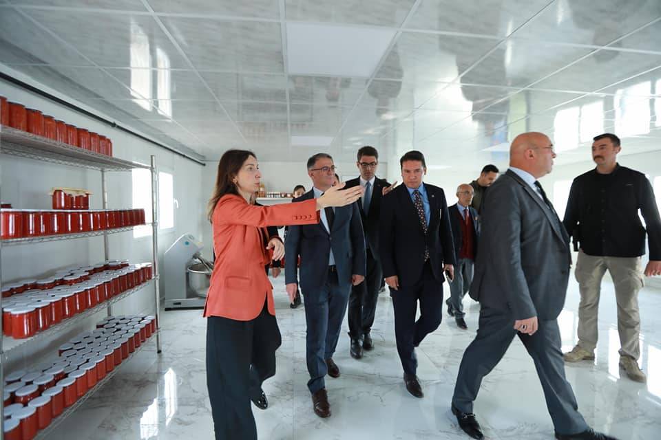 Van Valisi Balcı Erciş Selvihan Kadın Kooperatifini Ziyaret Etti