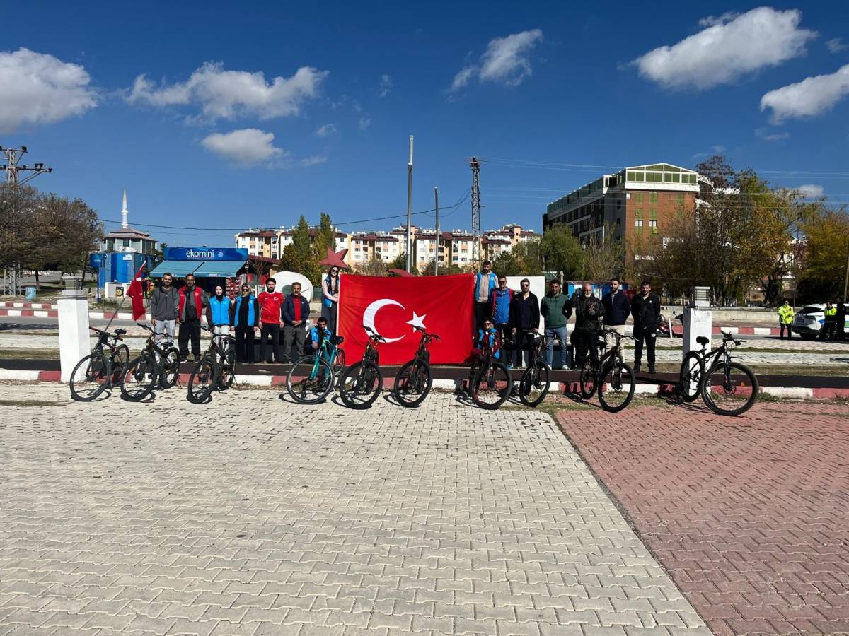 Erciş’te 29 Ekim Cumhuriyet Bayramı Coşkuyla Kutlandı