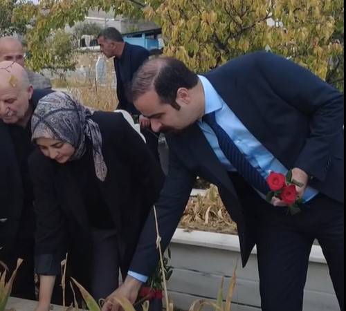Erciş Belediyesi Eş Başkanları Van Depreminde Hayatını Kaybedenleri Andı