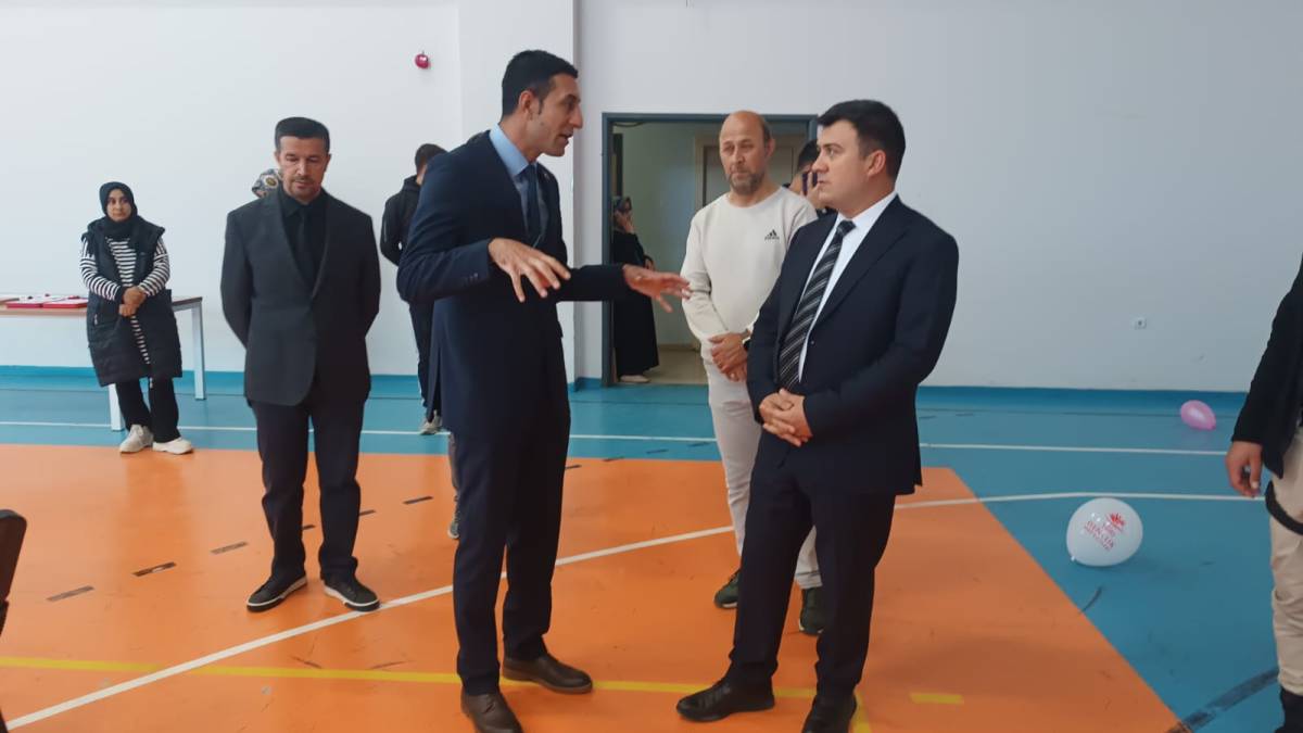 Sosyal Medyadan Sosyal Meydana: Kaymakam Dertlioğlu Gençlerle Buluştu