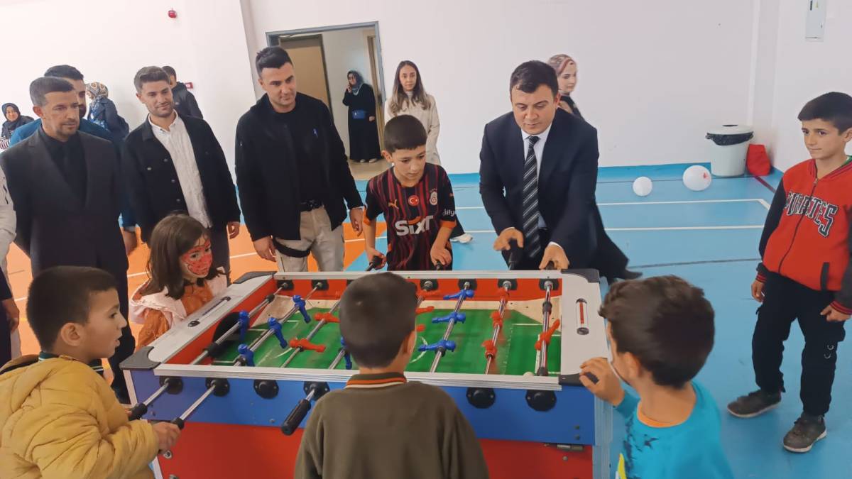 Sosyal Medyadan Sosyal Meydana: Kaymakam Dertlioğlu Gençlerle Buluştu