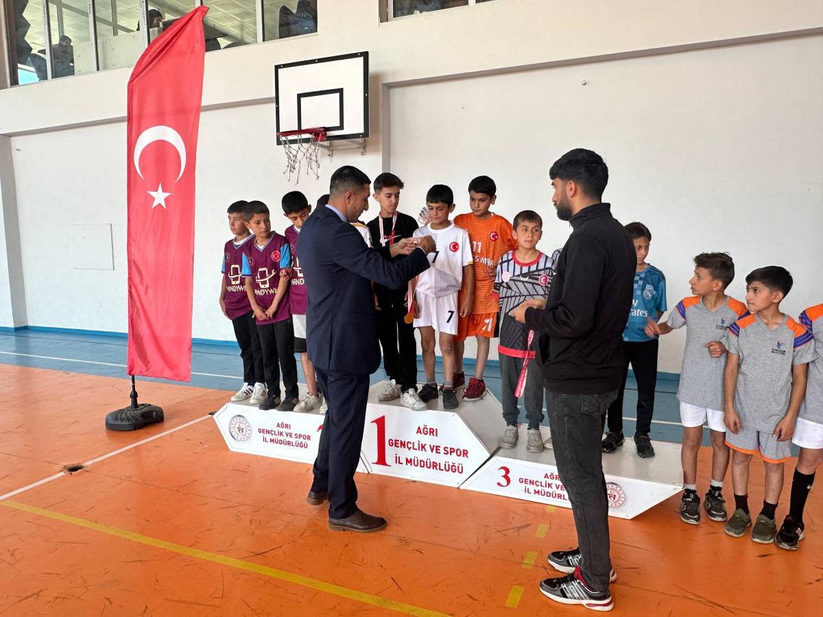 Patnos'ta Cumhuriyet Coşkusu Koşu Yarışıyla Taçlandı