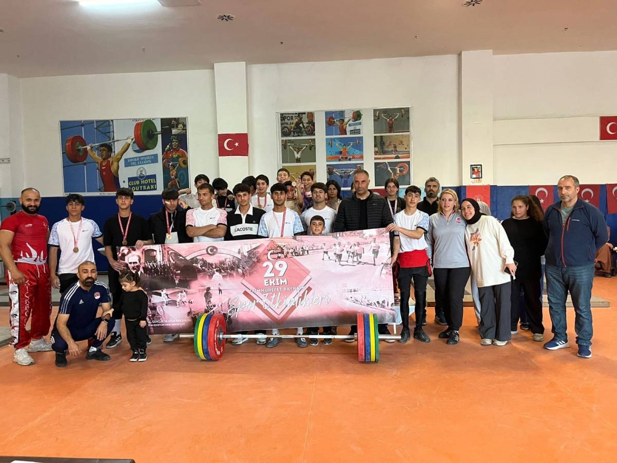 Ağrı’da Cumhuriyet Bayramı coşkusu sporla yaşandı