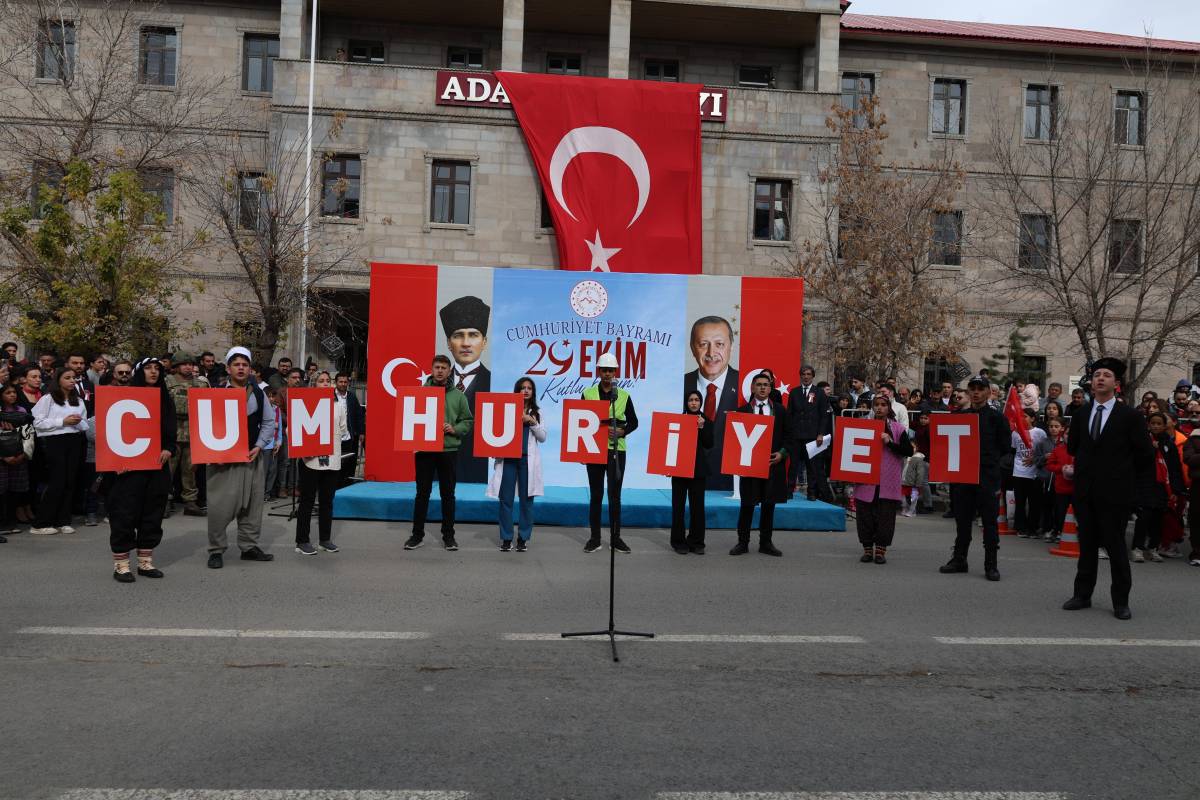 Vali Koç: “Cumhuriyet, Milletimizin Yeniden Doğuşunun Sembolüdür”