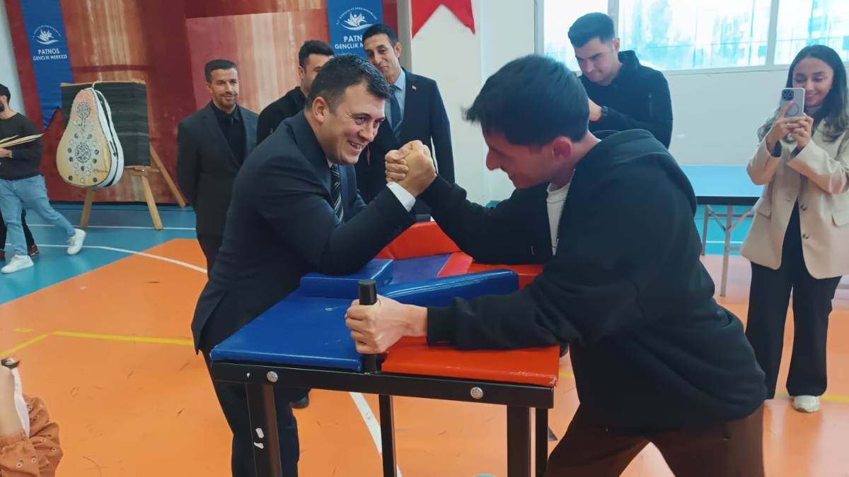 Sosyal Medyadan Sosyal Meydana: Kaymakam Dertlioğlu Gençlerle Buluştu