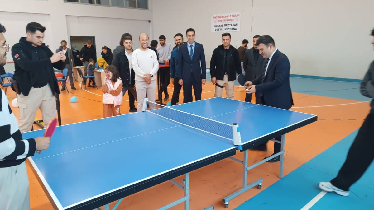 Sosyal Medyadan Sosyal Meydana: Kaymakam Dertlioğlu Gençlerle Buluştu
