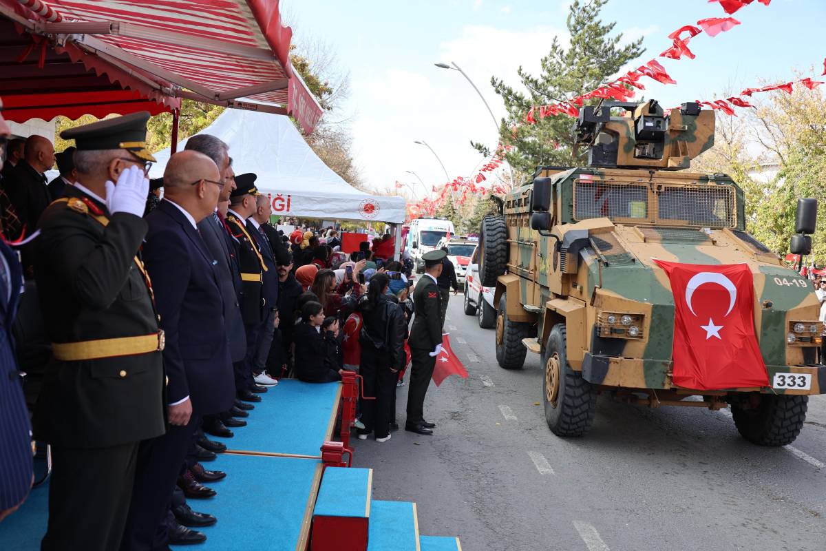 Vali Koç: “Cumhuriyet, Milletimizin Yeniden Doğuşunun Sembolüdür”