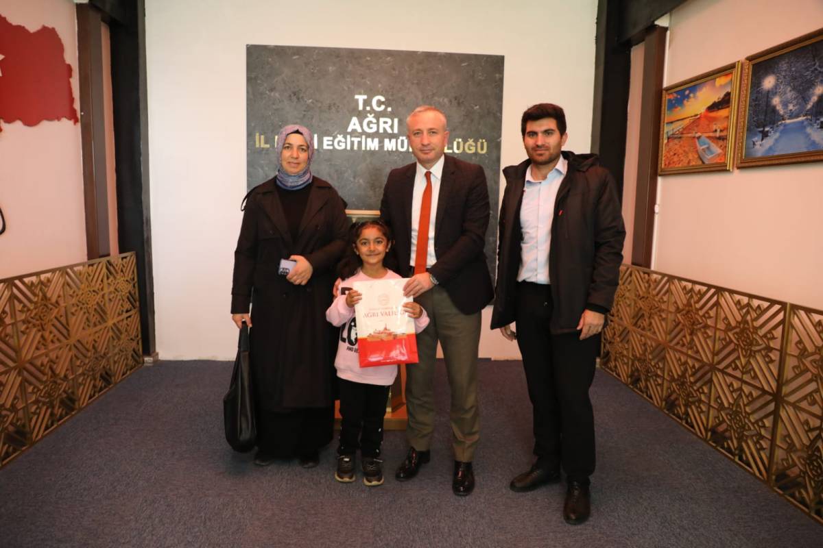 Ağrı'da Cumhuriyet Coşkusu Ödül Töreniyle Zirveye Çıktı