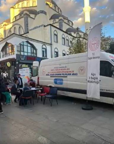 Ağrı İl Sağlık Müdürlüğü Mobil Sigara Bırakma Poliklinikleri ile bilgilendirme yapıyor