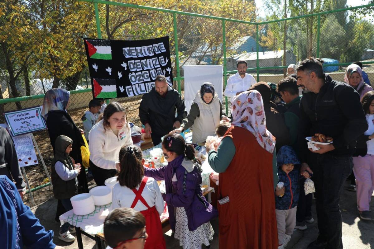 Minik yüreklerden Gazze’ye umut yürüyüşü
