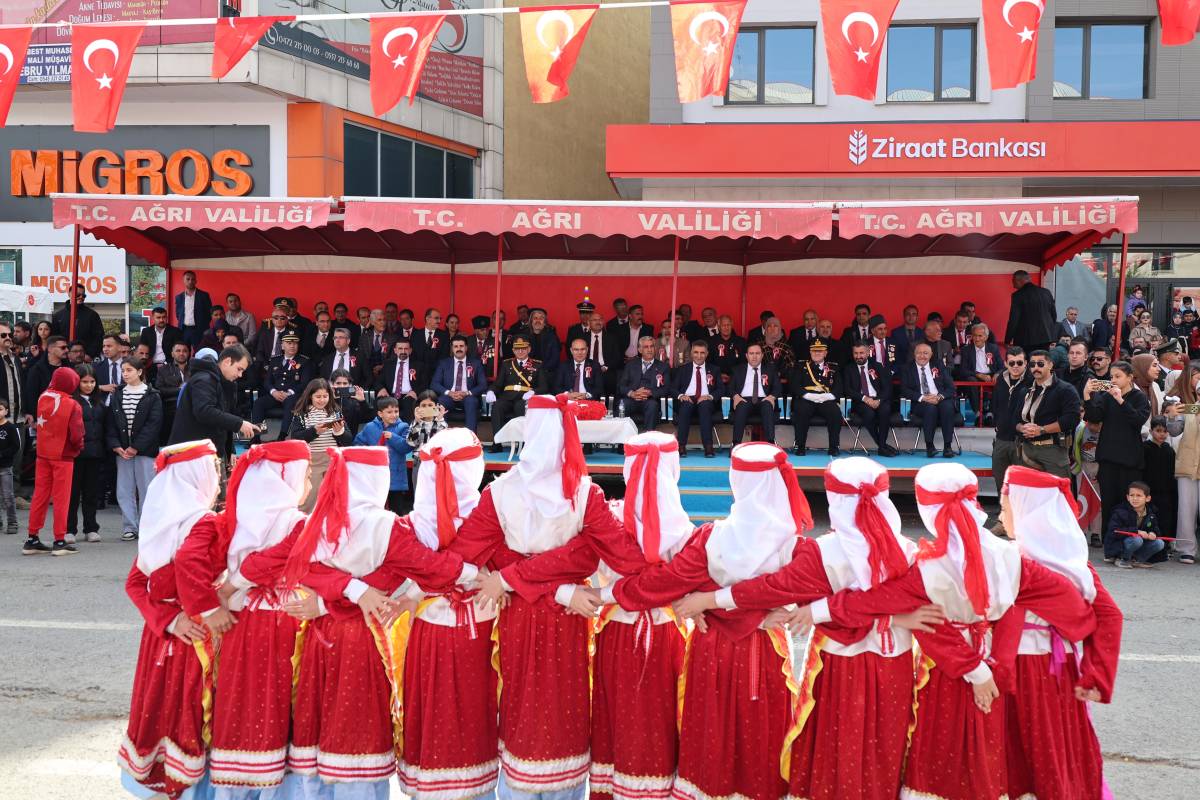 Vali Koç: “Cumhuriyet, Milletimizin Yeniden Doğuşunun Sembolüdür”