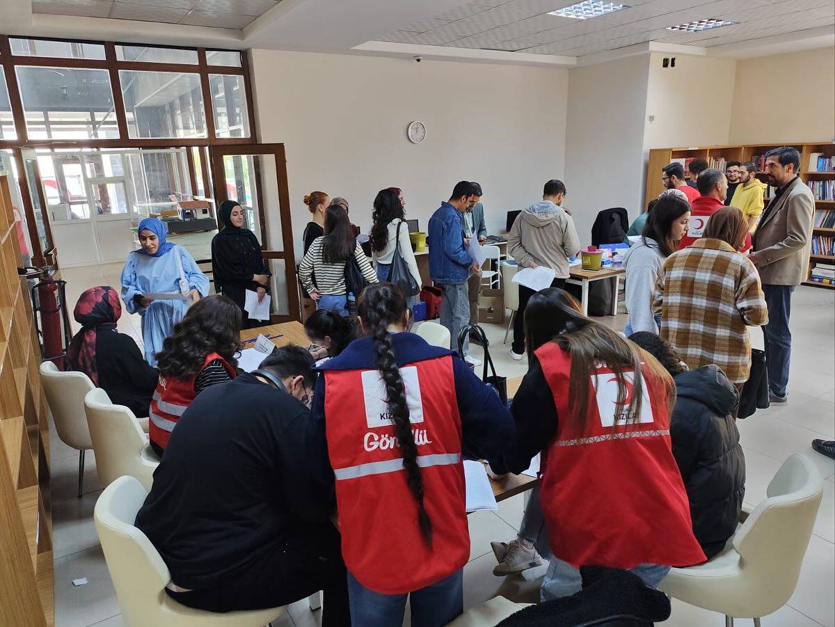 Patnos'ta Kan Bağışı Yapan Öğrencilere Hadiye