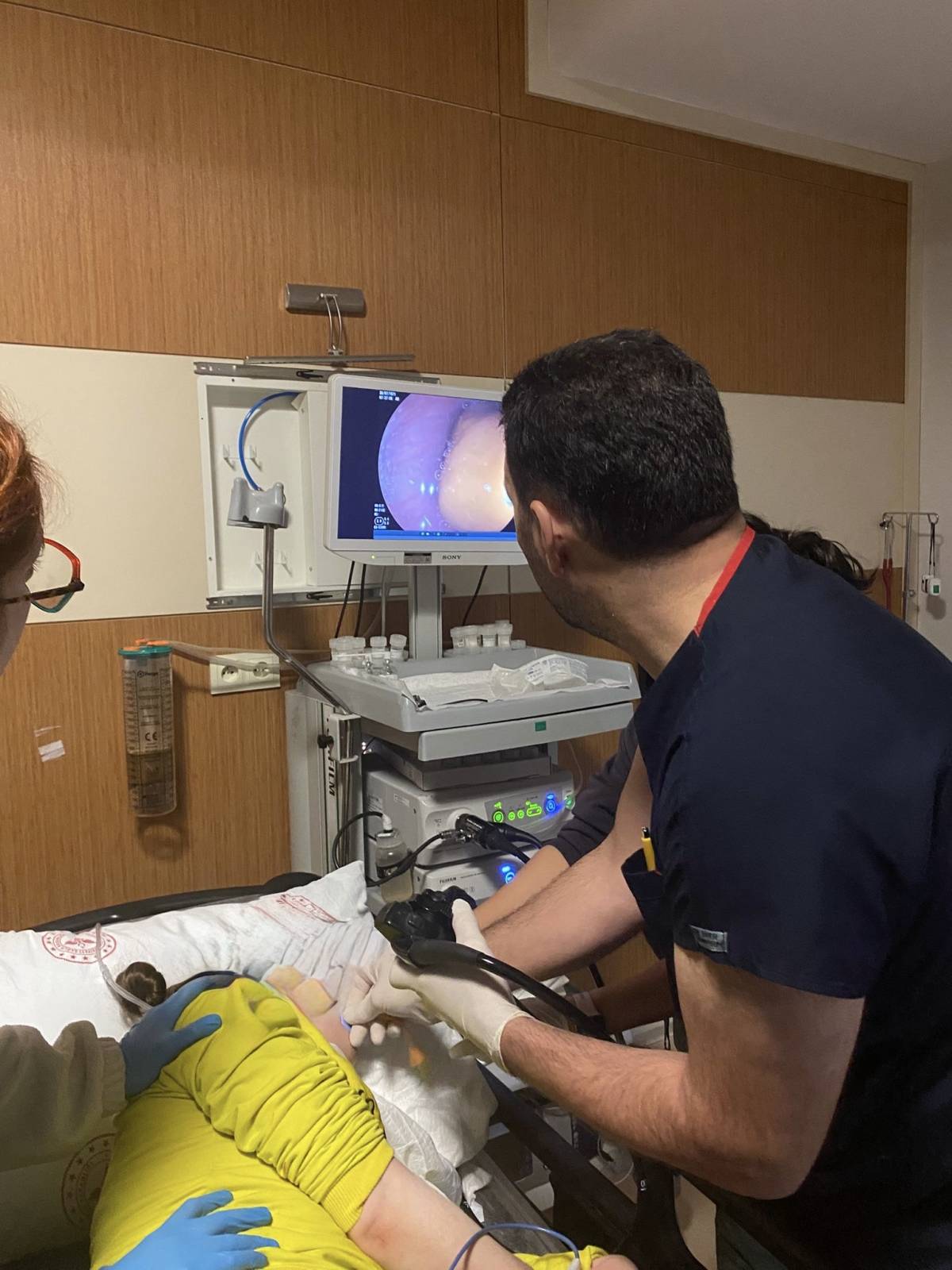 Ağrı’da yuttuğu ceviz boğazına takılan genç kadın ölümden döndü