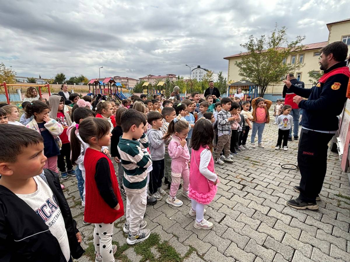 Ağrı’da minik öğrencilere yangın güvenliği eğitimi
