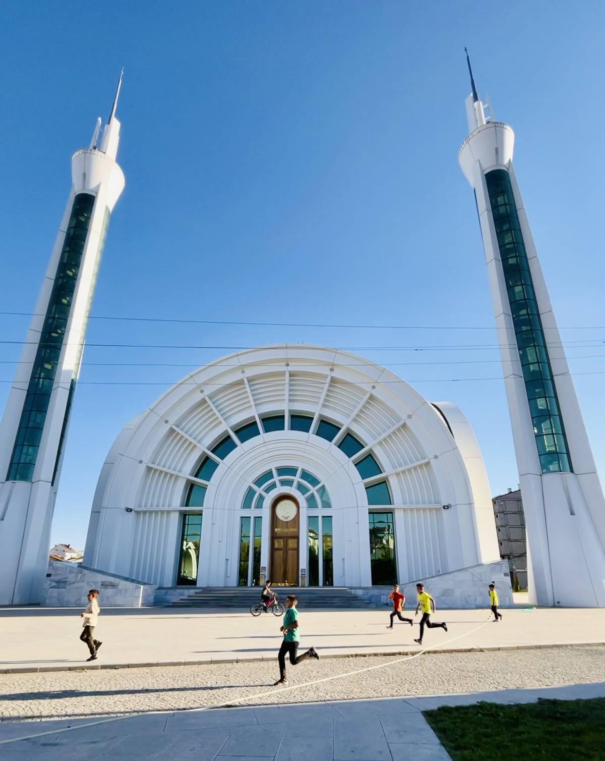 Eleşkirt’te Modern Mimarisiyle Dikkat Çeken Cami