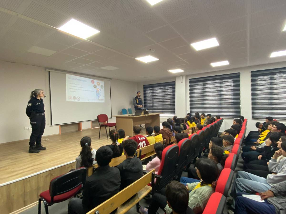 Taşlıçay’da “Güvenli İnternet Kullanımı” Semineri Düzenlendi