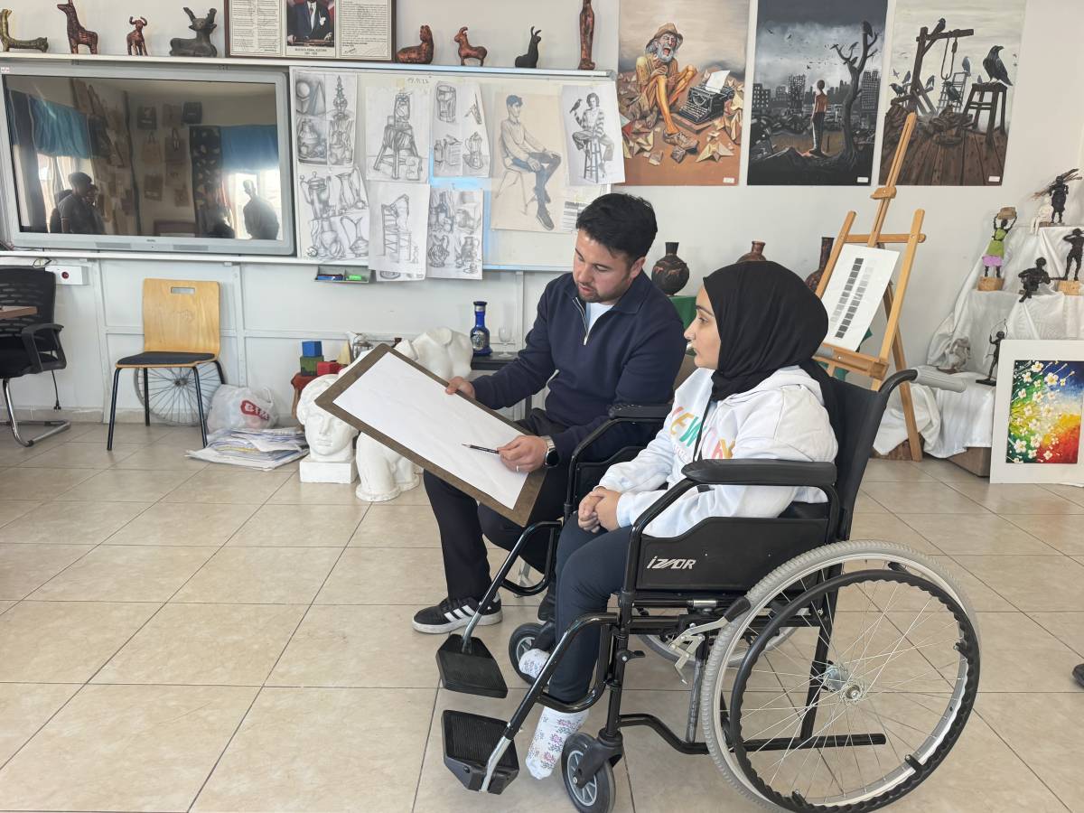 Ressam Olma Hayali Kızılay Desteğiyle Gerçeğe Dönüştü