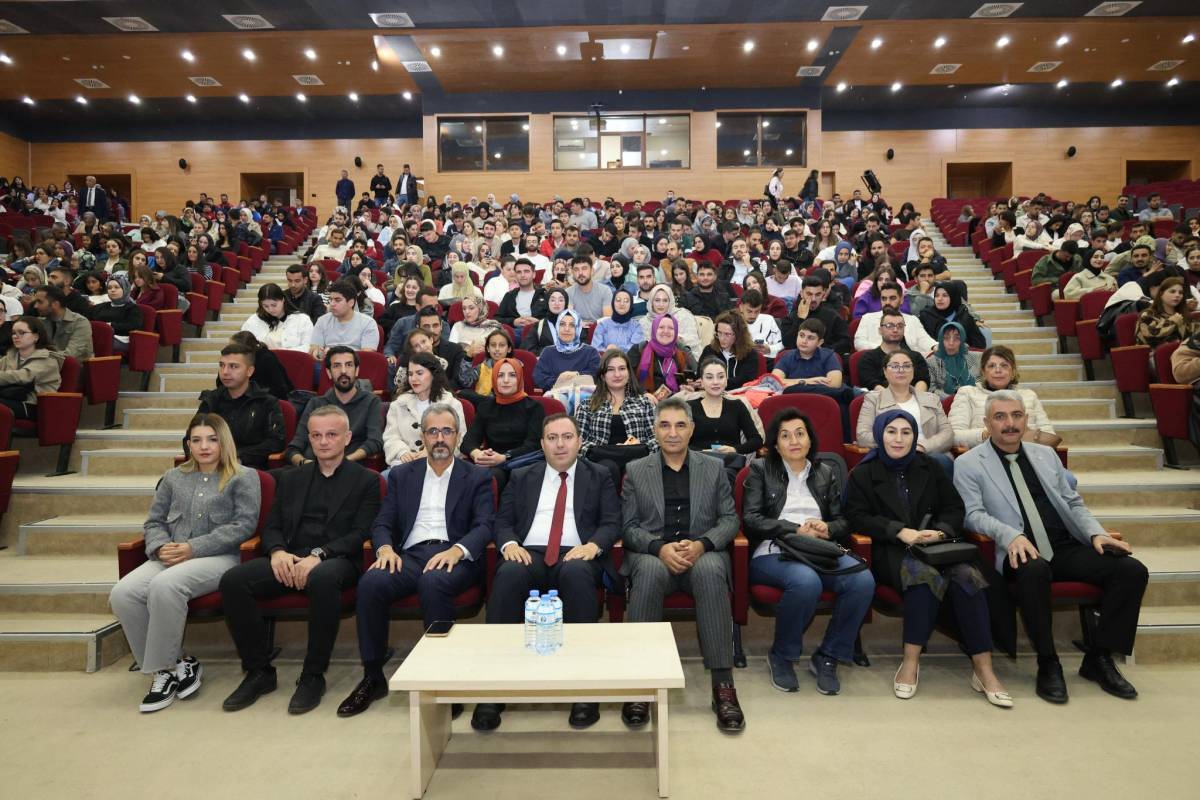 Erzurum Devlet Tiyatrosu Ağrılı sanatseverlerle buluştu